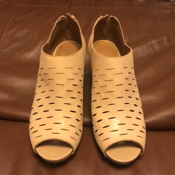 Clarks bootie - Picture 3 of 7